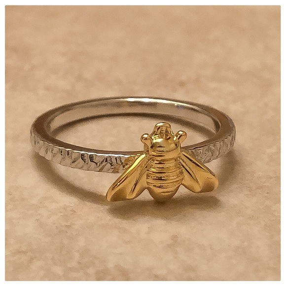 💕Beautiful 2 tone Sterling Silver Bee Ring💕 - Picture 3 of 8